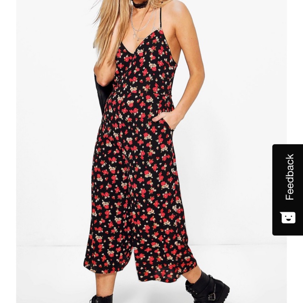✨NEVER WORN✨ Boohoo Floral Jumpsuit